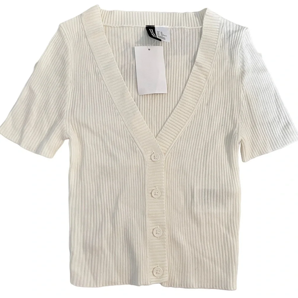 Fitted Rib-knit Top Button Front V Neck Crop Cardigan - Picture 5 of 9